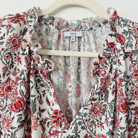 Voy 1X floral print peplum pleated cap sleeve ruffle neck blouse - Picture 2 of 10